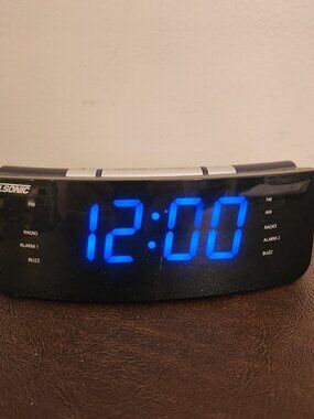 Nelsonic AM/FM LED Clock Radio NLC608 Alarm - Preowned